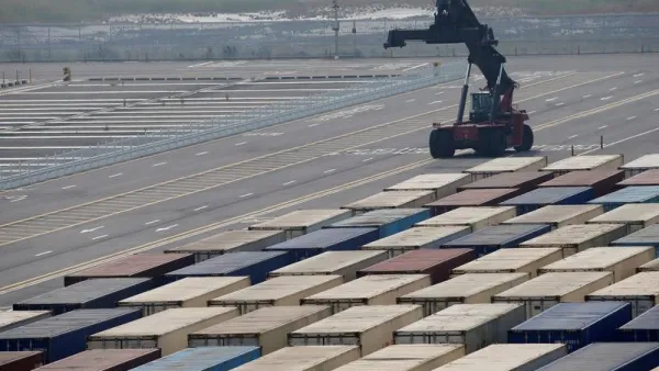 Shipping containers are seen at the Hanjin Shipping container terminal at Incheon New Port in Incheon, South Korea, September 7, 2016.  REUTERS/Kim Hong-Ji  