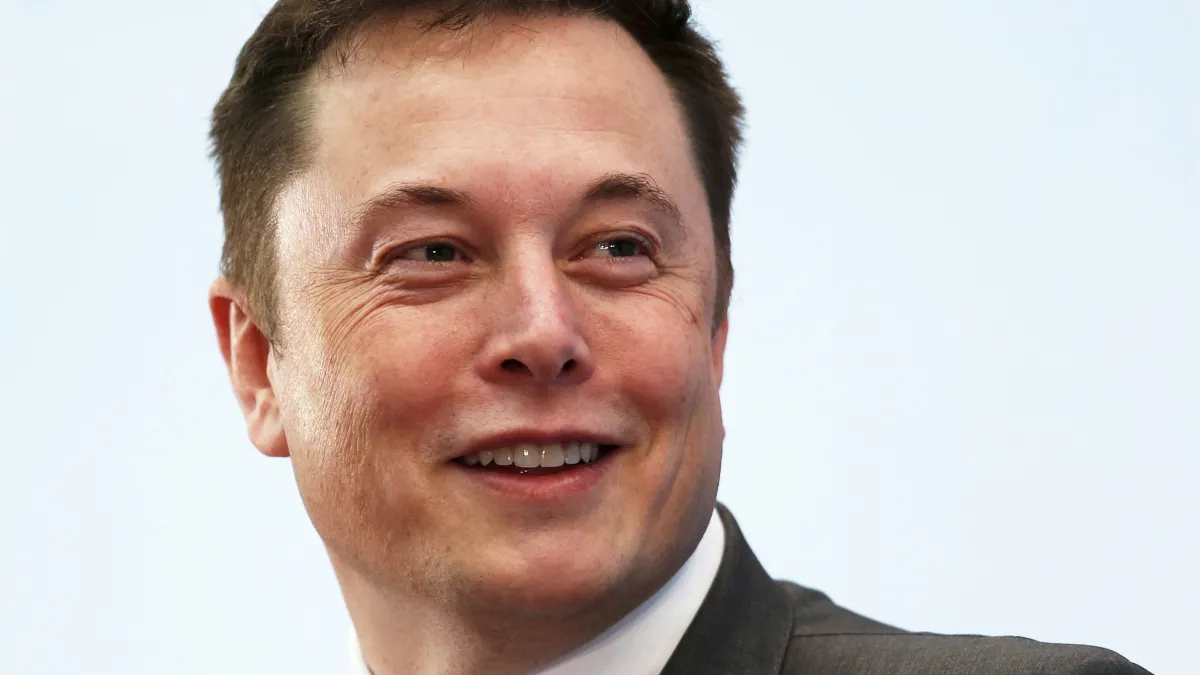 FILE PHOTO: Tesla Chief Executive Elon Musk smiles as he attends a forum on startups in Hong Kong, China January 26, 2016. REUTERS/Bobby Yip/File Photo FILE PHOTO: Tesla Chief Executive Elon Musk smiles as he attends a forum on startups in Hong Kong