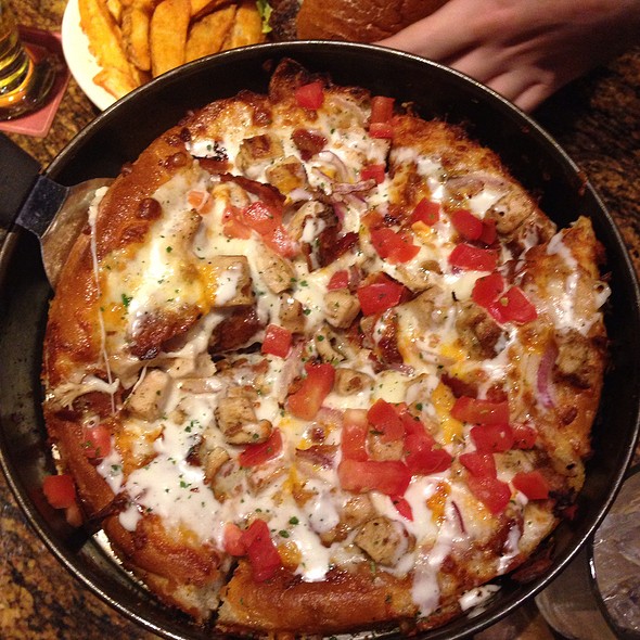 9’’ Signature Deep Dish Chicken Bacon Ranch Pizza