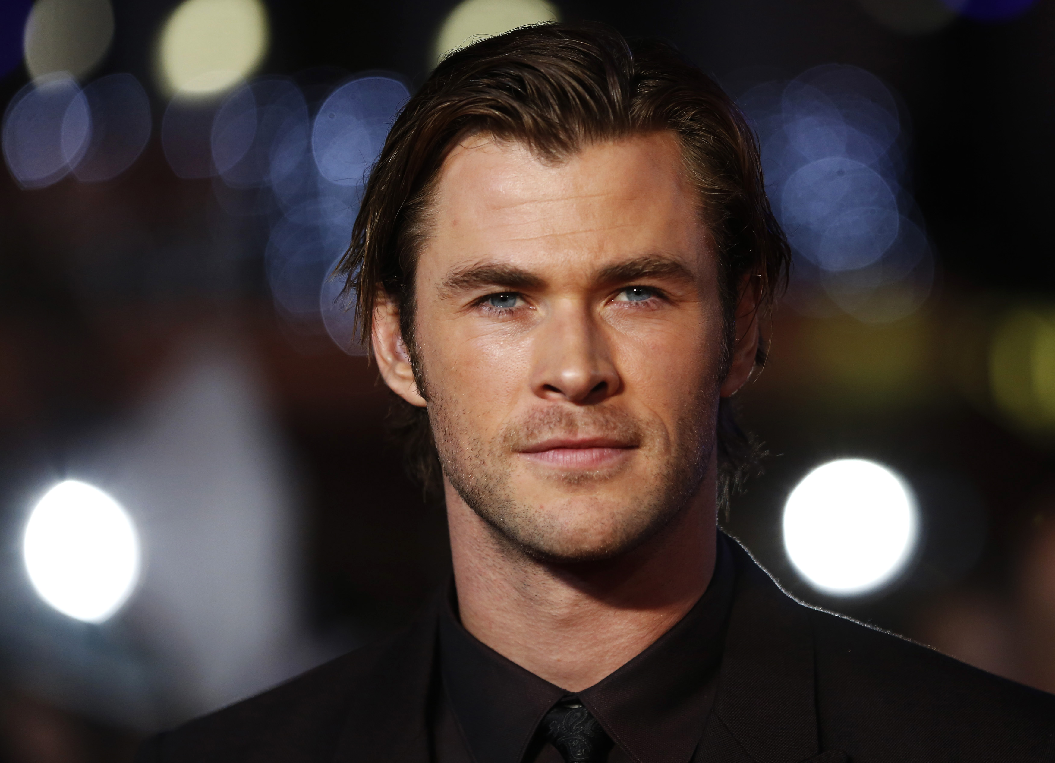 Actor Chris Hemsworth arrives for the world premiere of "Thor : The Dark World" at Leicester Square in London