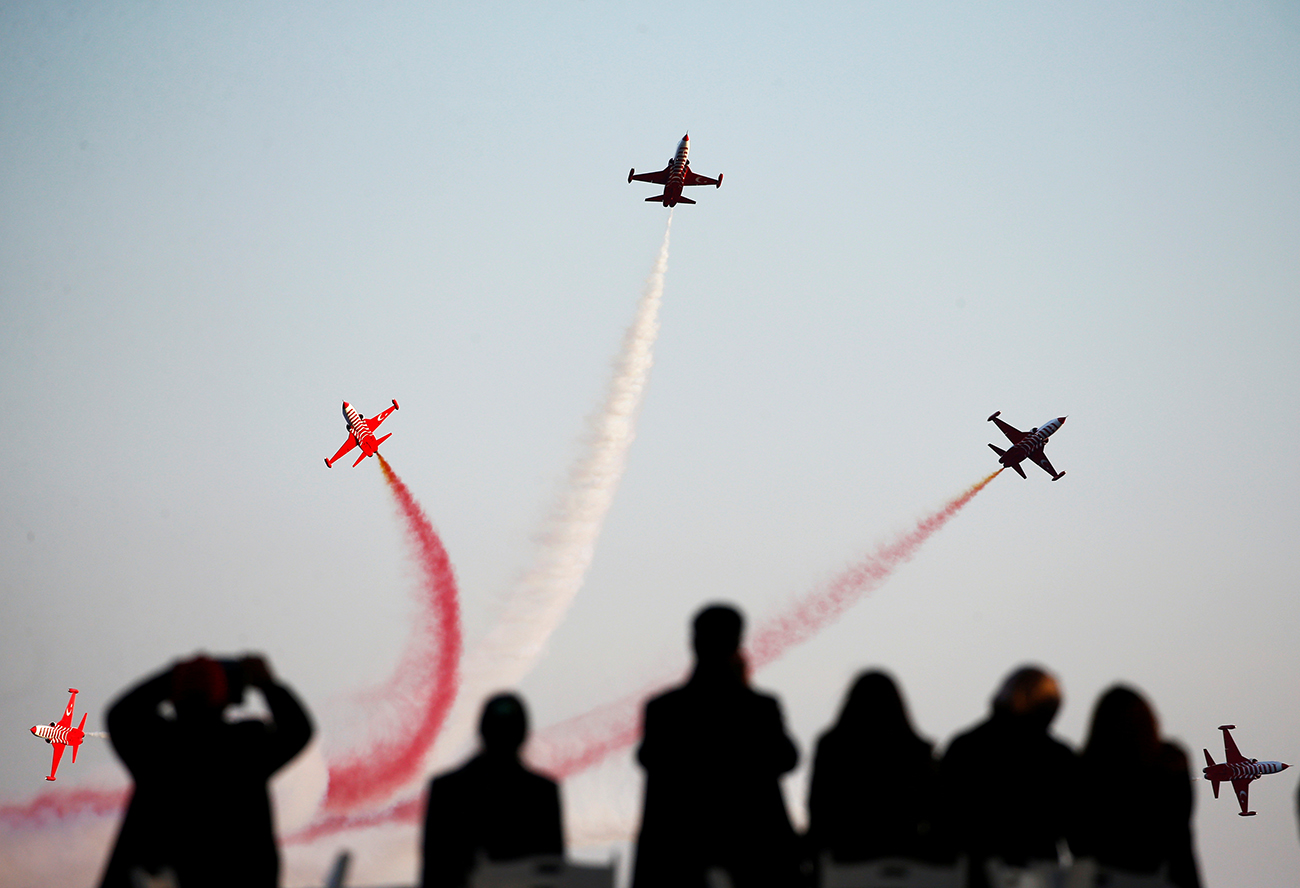 The Turkish Stars aerobatic team fly their Northrop F-5 Freedom Fighters over a Turkish memorial during a ceremony marking the 102nd anniversary of Battle of Canakkale