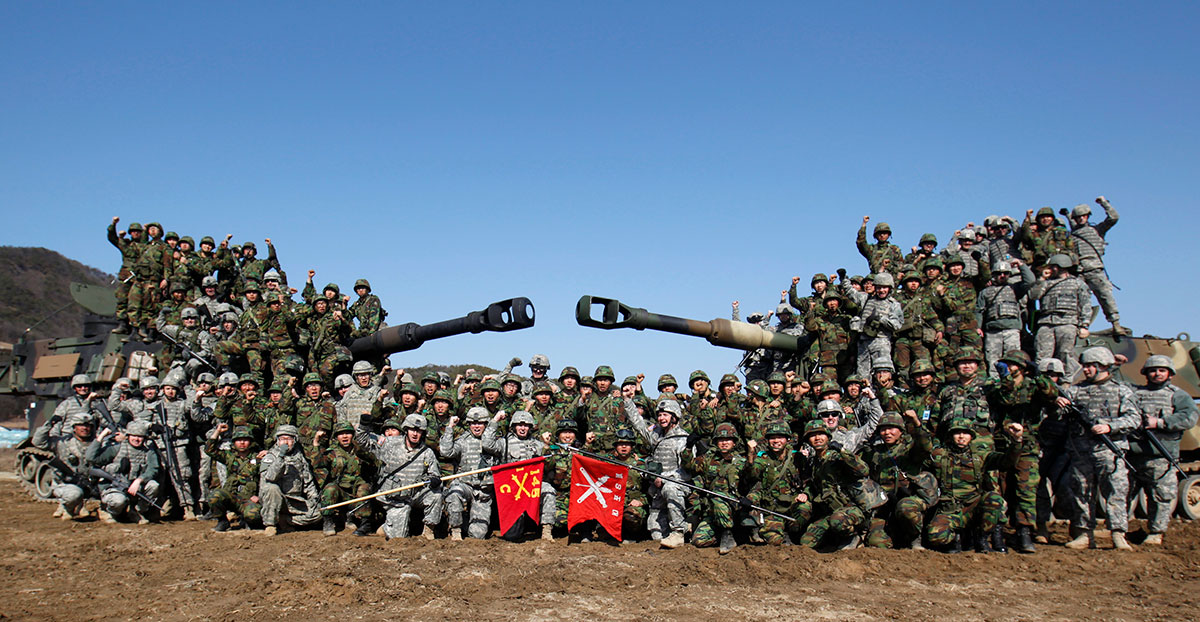 U.S. soldiers of the Second Infantry Devision of U.S. Forces Korea and South Korean army soldiers pose after their joint live firing drill at the U.S. army's Rodriguez range in Pocheon