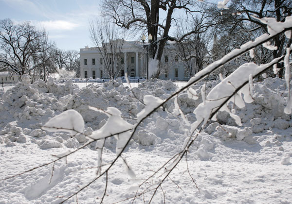 		<p>Plowed snow is seen along Pennsylvania Avenue, with the snow-covered White House in the background, in Washington February 7, 2010. Churches canceled services on Sunday and millions of people dug themselves out of snowbound streets as the U.S. mid-At