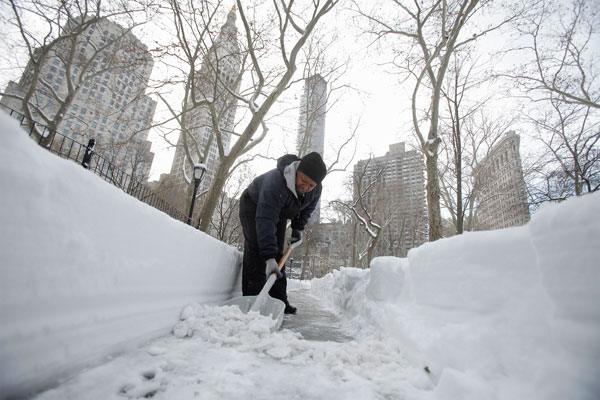 		<p>A worker shovels snow from the sidewalk in front of the New York Stock Exchange after a snow storm December 27, 2010. A blizzard pummeled the northeastern United States on Monday, dumping up to 29 inches (74 cm) of snow, disrupting air and rail trave