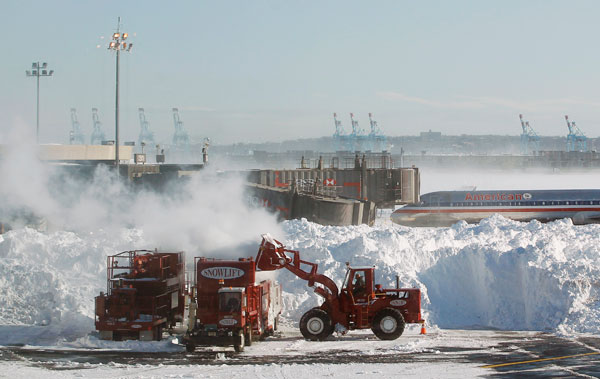 		<p>Workers clear snow from the runways at Newark Liberty International Airport in Newark, New Jersey December 27, 2010. A blizzard pummeled the northeastern United States on Monday, burying cities in knee-deep snow, leaving thousands camped at airports 