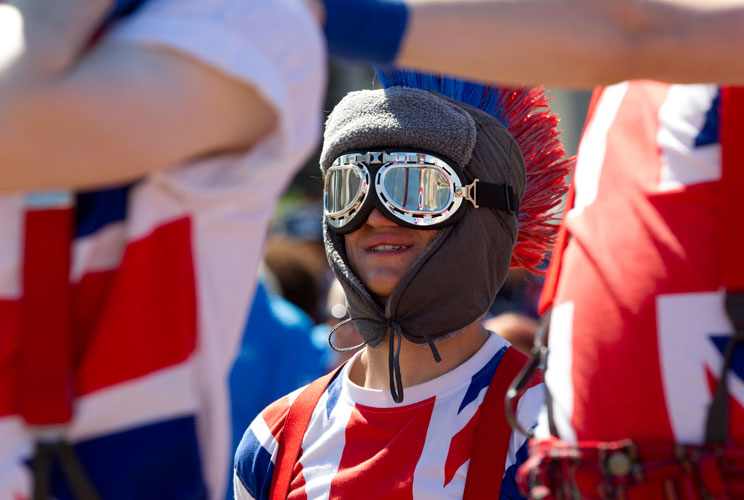 A performer smiles as members of Japan's Olympic squad are welcomed in the Athletes Village at the Olympic Park in London July 24, 2012. REUTERS/Neil Hall (BRITAIN - Tags: SPORT OLYMPICS)