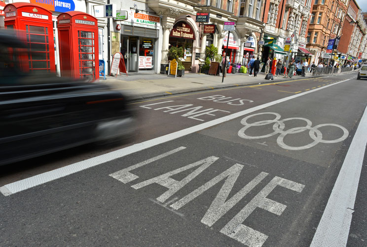 Vehicles drive past Olympic and bus lane marked routes in central London July 17, 2012.   REUTERS/Toby Melville  (BRITAIN - Tags: TRANSPORT SPORT OLYMPICS)