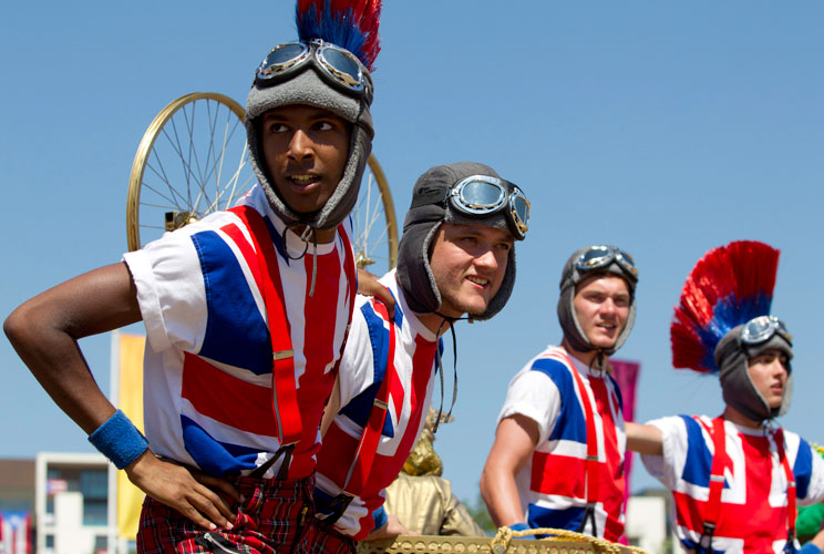 Performers welcome members of the Brazilian Olympic Squad during a ceremony at the Athletes' Village in London, July 23, 2012. REUTERS/Neil Hall (BRITAIN - Tags: SPORT OLYMPICS)