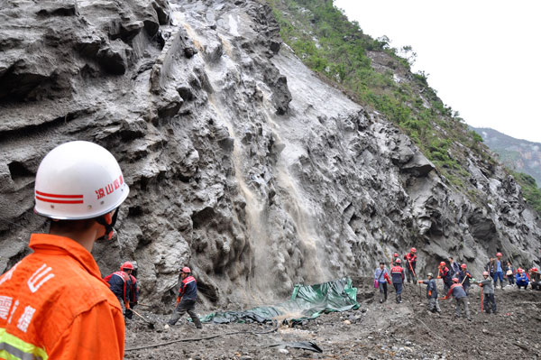 		<p>Mud flows down a hill as rescuers look for survivors after a landslide hit a hydropower station in Liangshan Yi Autonomous Prefecture, Sichuan province August 31, 2012. Ten people have been confirmed dead and 14 others missing after a mudslide struck