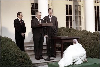 		<p class="p1">George H.W. Bush pardons the turkey</p>