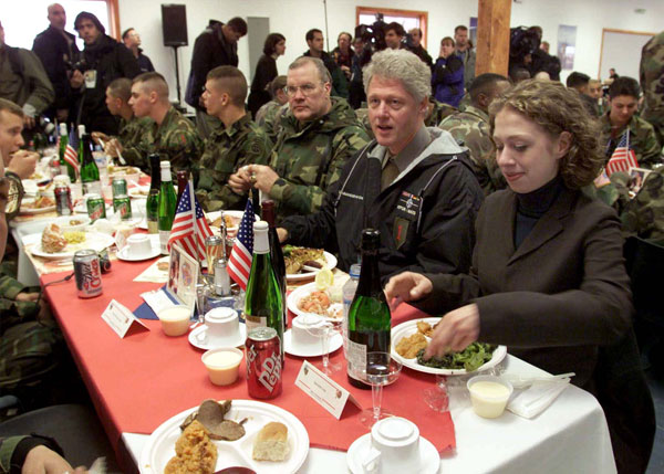 		<p class="p1">U.S. President Bill Clinton and his daughter Chelsea join Camp Bondsteel's commanding officer, Task Force Falcon Commander Brigadier General Craig A. Peterson, for a pre Thanksgiving dinner at Camp Bondsteel, Kosovo November 23. Clinton wa