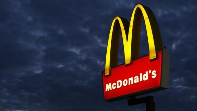 A McDonald's restaurant is pictured in Encinitas, California September 9, 2014. REUTERS/Mike Blake 