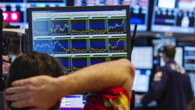 Wall Street slips, Dow posts biggest weekly loss of 2013