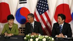 U.S. President Barack Obama holds a tri-lateral meeting with President Park Geun-hye of the South Korea (L) and Prime Minister Shinzo Abe of Japan (R) after the Nuclear Security Summit in The Hague March 25, 2014. 