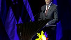 Singapore Prime Minister Lee Hsien Loong delivers his speech after the transfer of ASEAN Chairmanship at the closing ceremonies of the 31st ASEAN Summit and Related Summits in Manila, Philippines November 14, 2017. REUTERS/Aaron Favila/Pool 