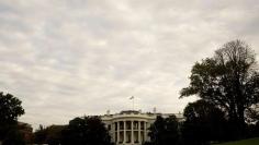 The White House is seen from the South Lawn in Washington October 17, 2008.    REUTERS/Larry Downing  