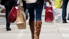 FILE PHOTO: A woman carries shopping bags during the Christmas shopping season in Toronto, December 7, 2012.  REUTERS/Mark Blinch/File Photo     