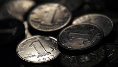One Chinese yuan coins are seen in this photo illustration taken in Shanghai April 7, 2013.  REUTERS/Carlos Barria 