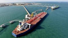 FILE PHOTO - A general view of a crude oil importing port in Qingdao, Shandong province, in this November 9, 2008 file photo.   REUTERS/Stringer/File Photo    