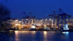 FILE PHOTO: Container ships are seen at a loading terminal at the Elbe river in the harbour in Hamburg, Germany February 6, 2017.  REUTERS/Fabian Bimmer/File Photo