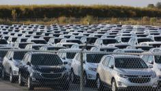 Chevrolet Equinox SUVs are parked awaiting shipment next to the General Motors Co (GM) CAMI assembly plant in Ingersoll, Ontario, Canada October 13, 2017. REUTERS/Chris Helgren 