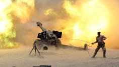 A member of the Iraqi security forces fires artillery during clashes with Islamic State militants near Falluja, Iraq, May 29, 2016.  REUTERS/Alaa Al-Marjani