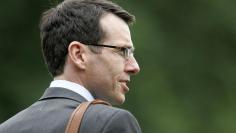 Then White House senior adviser David Plouffe walks to the Marine One helicopter to depart with U.S. President Barack Obama for a day trip to Ohio and New York, from the White House in Washington, June 14, 2012. REUTERS/Jonathan Ernst  