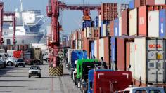 Semi trucks line up to pick up shipping containers at the Port of Long Beach October 27, 2014. REUTERS/Bob Riha Jr.  