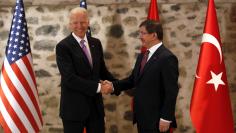 U.S. Vice President Joe Biden (L) shakes hands with Turkey's Prime Minister Ahmet Davutoglu during their meeting in Istanbul November 21, 2014. REUTERS/Murad Sezer 