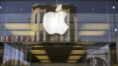 The Apple logo is pictured on the front of a retail store in the Marina neighborhood in San Francisco, California April 23, 2014. The company is set to announce its first quarter earnings. REUTERS/Robert Galbraith  (UNITED STATES - Tags: BUSINESS SCIENCE