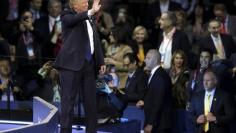 Republican U.S. presidential candidate Donald Trump waves before addressing the American Israel Public Affairs Committee (AIPAC) afternoon general session in Washington March 21, 2016. REUTERS/Joshua Roberts 