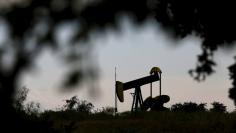 An oil pump jack can be seen in Cisco, Texas, August 23, 2015.  REUTERS/Mike Stone 