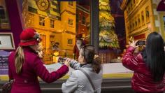 Teen idols, apps: New York store windows want to 'retailtain' you
