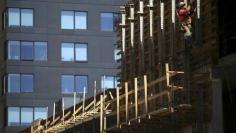 U.S. housing market improving, inflation pressures muted