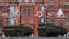 FILE PHOTO - Moscow - Russia - 07/05/2017 - Russian army S-400 Triumph medium-range and long-range surface-to-air missile system rehearse before the World War II anniversary in Moscow. REUTERS/Maxim Shemetov