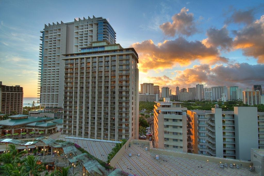 Trump International Hotel &Tower Waikiki Beach walk