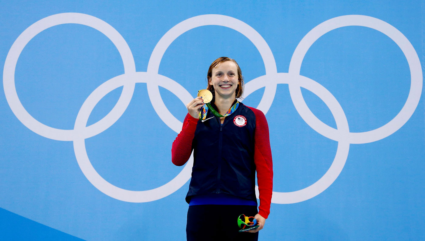 Swimming - Women's 400m Freestyle Victoy Ceremony