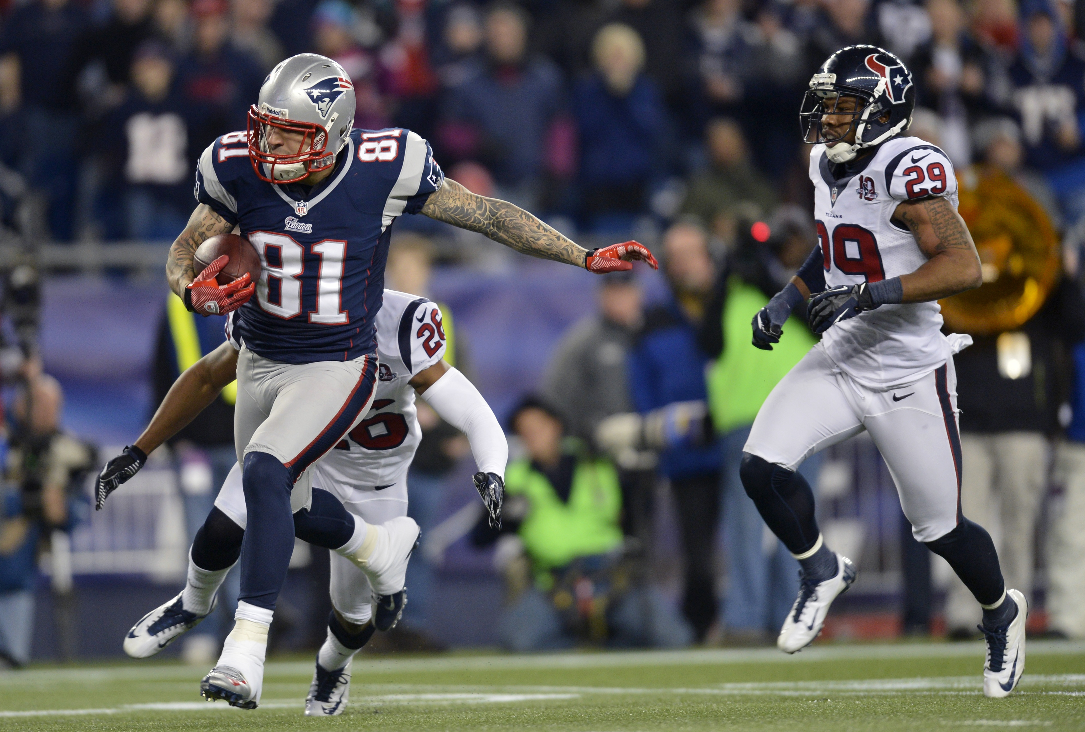 New England Patriots&#039; Aaron Hernandez runs for a long gain after a catch in third quarter of their NFL AFC Divisional playoff football game against the Houston Texans in Foxborough