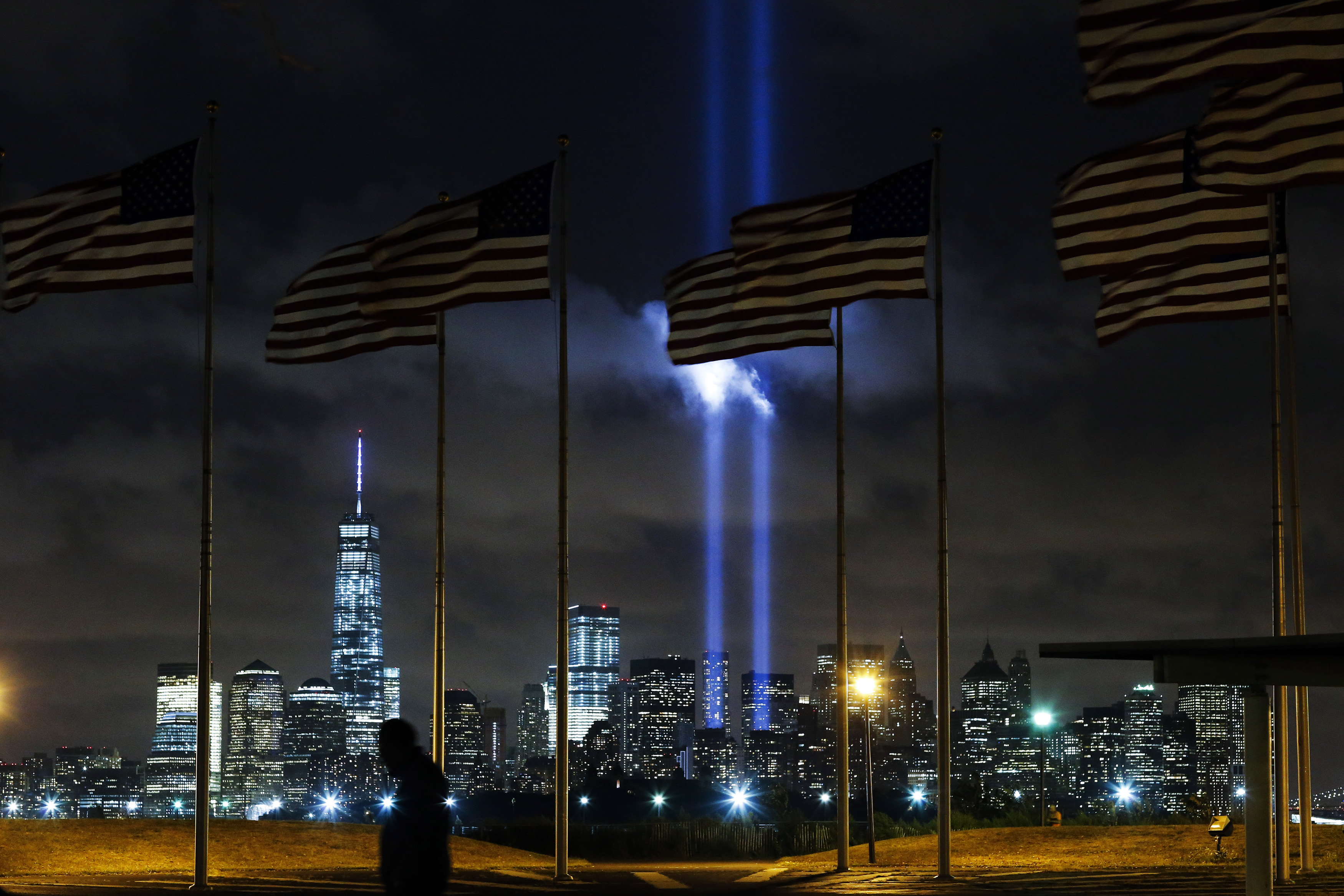 Память 9 11. Мемориал 9 11 США. Мемориал 11 сентября в Нью-Йорке. Мемориал 911 в Нью-Йорке. Музей 11 сентября в Нью-Йорке.