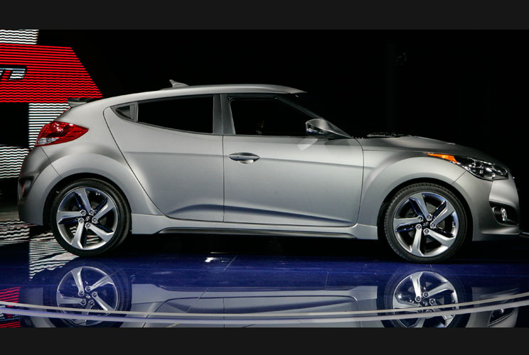 Aimed solidly at Gen X, Hyundai’s latest offering has a 1.6 liter, turbocharged-gasoline direct injection engine that supplies plenty of torque and power, yet still gets 38 miles per gallon on the highway. There are metallic, oval-shaped door handles set 