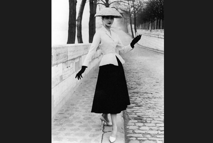 At the end of World War II, women went back to their roles as homemakers as men went back to the factories.  To celebrate the retro feminine role, Dior created "The New Look," a shapely sexy cut that emphasized a woman's small waist and alluring bosom. Th