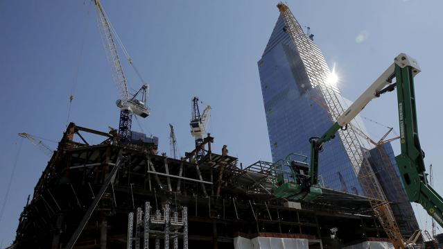Construction cranes tower over the base of the 30 Hudson Yards building, Wells Fargo &amp; Co.&#039;s future offices in New York 