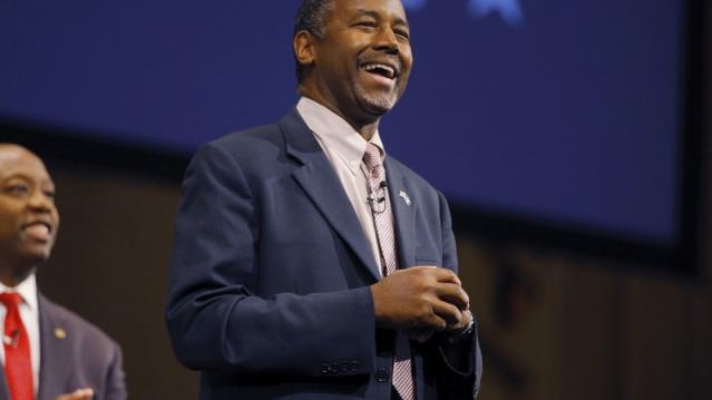 Republican presidential candidate Ben Carson smiles as he is announced during a Presidential Town Hall Series at Bob Jones University in Greenville, South Carolina, November 13, 2015. REUTERS/Chris Keane