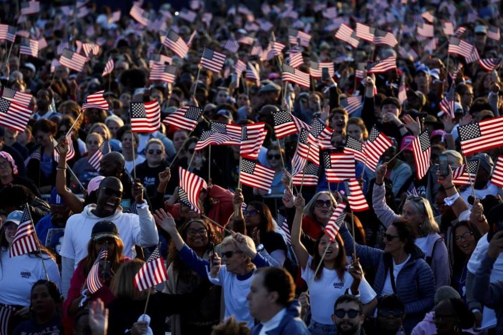 The crowd at Harris's Washington, D.C., rally Tuesday evening