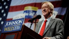 Libertarian vice presidential candidate Bill Weld speaks at a rally in New York