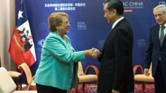 Chile's president Michelle Bachelet and China's Foreign Minister Wang Yi meet at China and the Community of Latin American and Caribbean States (CELAC) Forum, in Santiago, Chile January 22, 2018. Ximena Navarro/Courtesy of ChileanPresidency/Handout via R