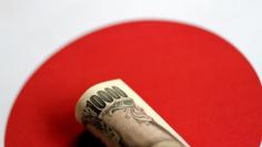 FILE PHOTO: A Japan Yen note is seen in this illustration photo taken June 1, 2017. REUTERS/Thomas White/Illustration/File Photo