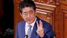 Japan's Prime Minister Shinzo Abe gestures as he makes a speech at an opening of a new session of parliament in Tokyo, Japan January 22, 2018. REUTERS/Kim Kyung-Hoon 