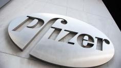 The Pfizer logo is seen at their world headquarters in New York April 28, 2014.  REUTERS/Andrew Kelly/File photo