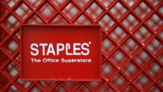 A shopping cart is seen outside a Staples office supplies store in the Chicago suburb of Glenview, Illinois, February 4, 2015. REUTERS/Jim Young/File Photo